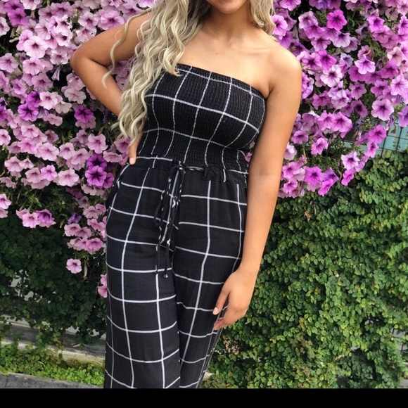 Barely worn fashion nova romper - Picture 2 of 3